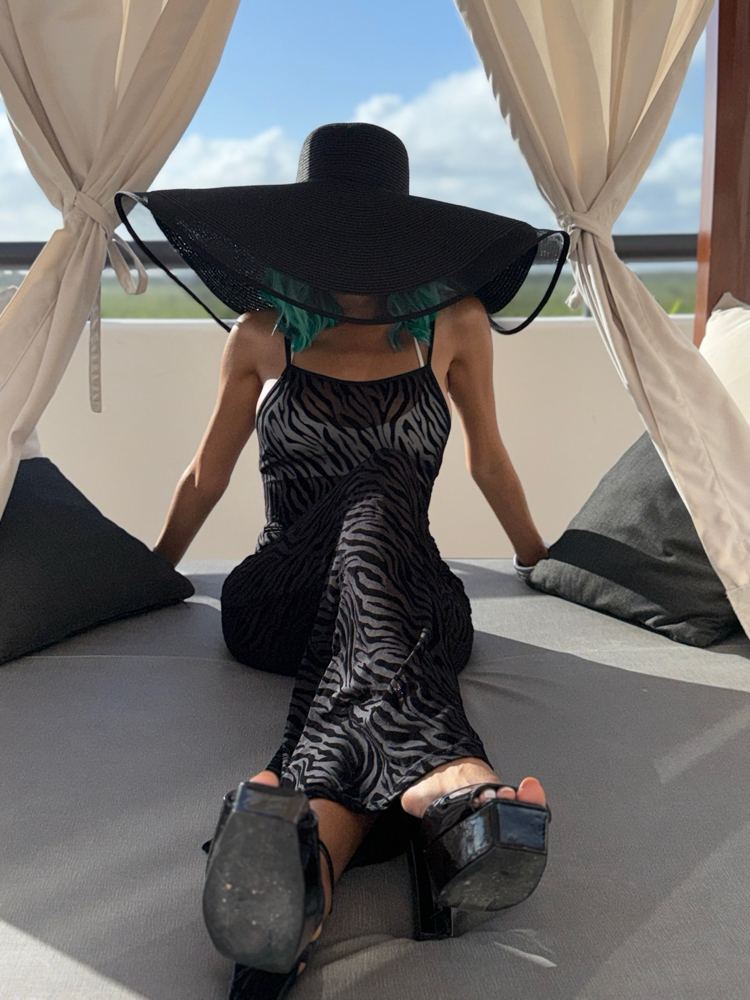 Travel fashion image
